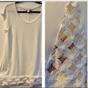 Kenar short sleeve T shirt with lace hem details. Size Medium.